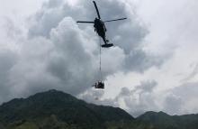 cogfm-fuerza-aerea-colombiana-traslada-maquinaria-para-apoyar-labores-de-rescate-en-neira-caldas-30.jpg