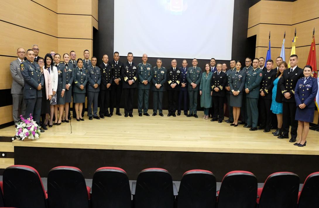 Fuerzas Militares concedió el distintivo de Inspector a 107 oficiales, suboficiales y civiles 