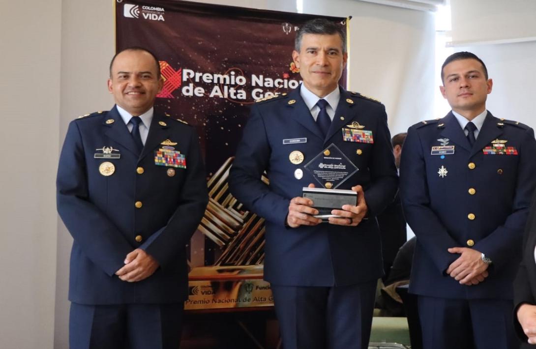 La Fuerza Aeroespacial recibió el premio de la Función Pública, como mejor entidad promotora del conocimiento