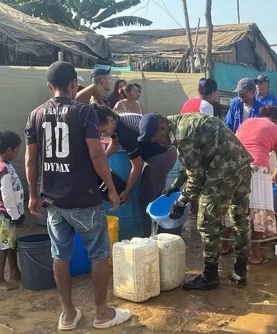 Ejército Nacional suministra agua potable a comunidades rurales de Córdoba y Antioquia