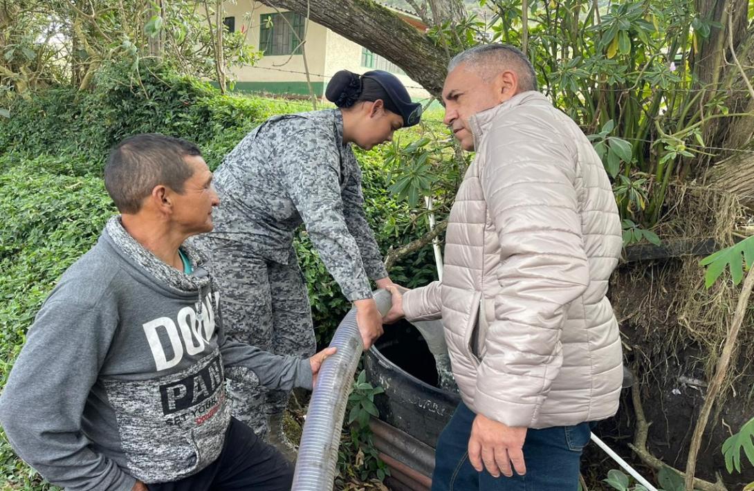 Destacada contribución del Comando Aéreo de Mantenimiento durante la crisis de desabastecimiento de agua