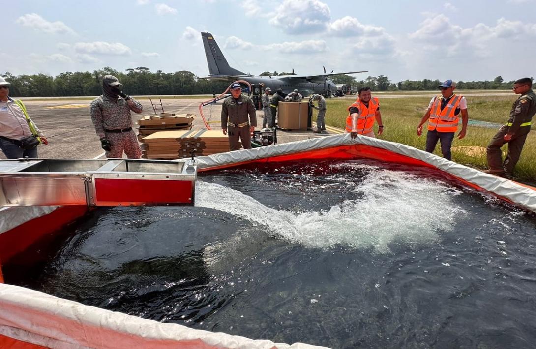 Fuerza Aeroespacial Colombiana apoya extinción de incendio forestal en Barrancabermeja, Santander