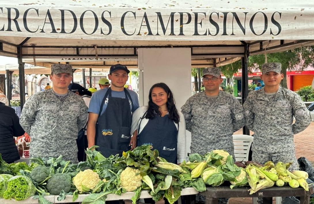 El Comando Aéreo de Mantenimiento impulsa el agro en la Sabana de Occidente