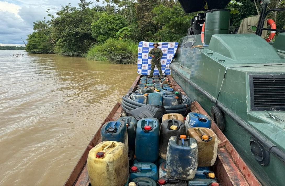Armada de Colombia incauta más de tres mil galones de ACPM
