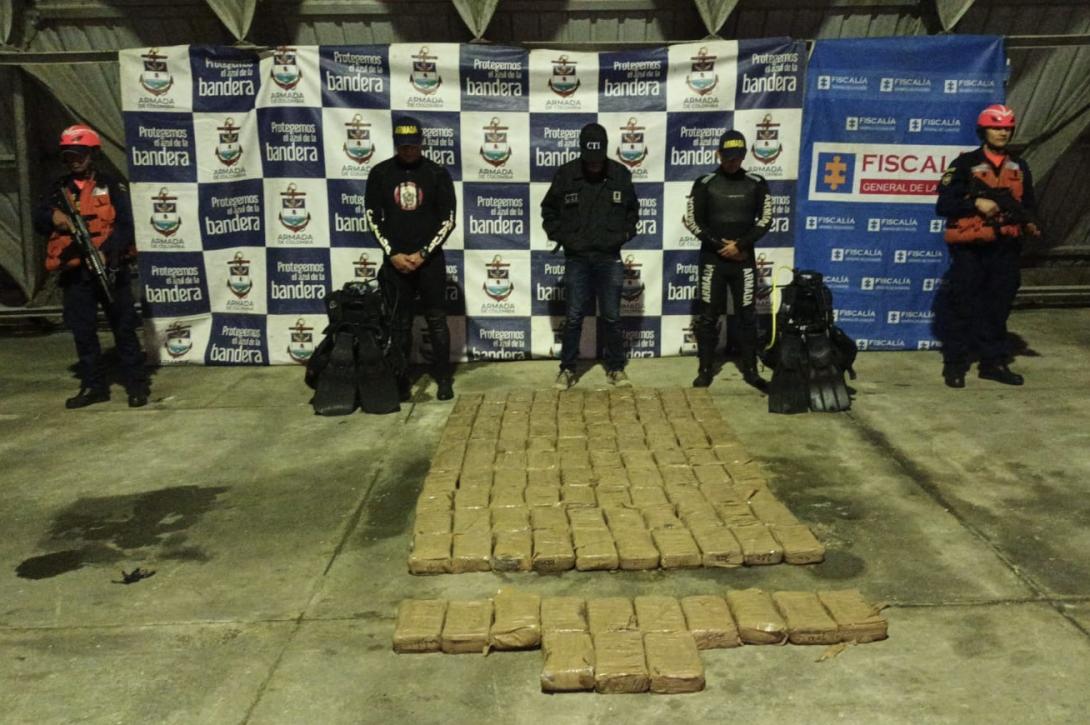 Buzos de la Armada incautan más de 100 Kilogramos de metanfetamina en buque de alto bordo