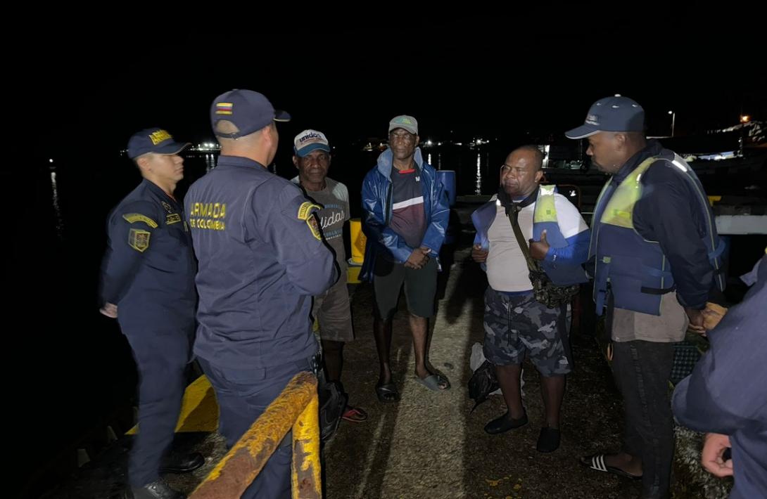Rescatados 4 pescadores a bordo de una embarcación que quedó a la deriva en Bahía Solano - Chocó 