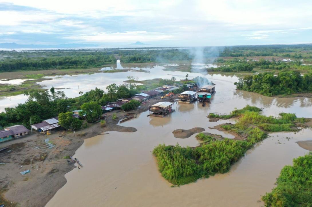 Armada de Colombia destruyó maquinaria empleada para minería ilegal