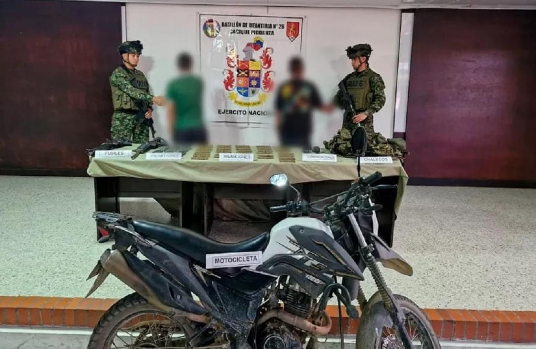 Dos integrantes del GAO residual se entregan voluntariamente al Ejército Nacional en Nátaga, Huila