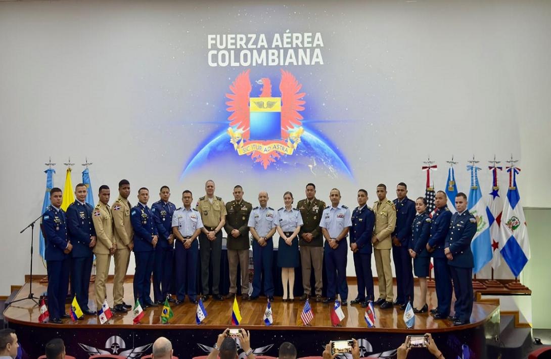 Graduación de pilotos internacionales en Melgar: preparados para volar un helicóptero