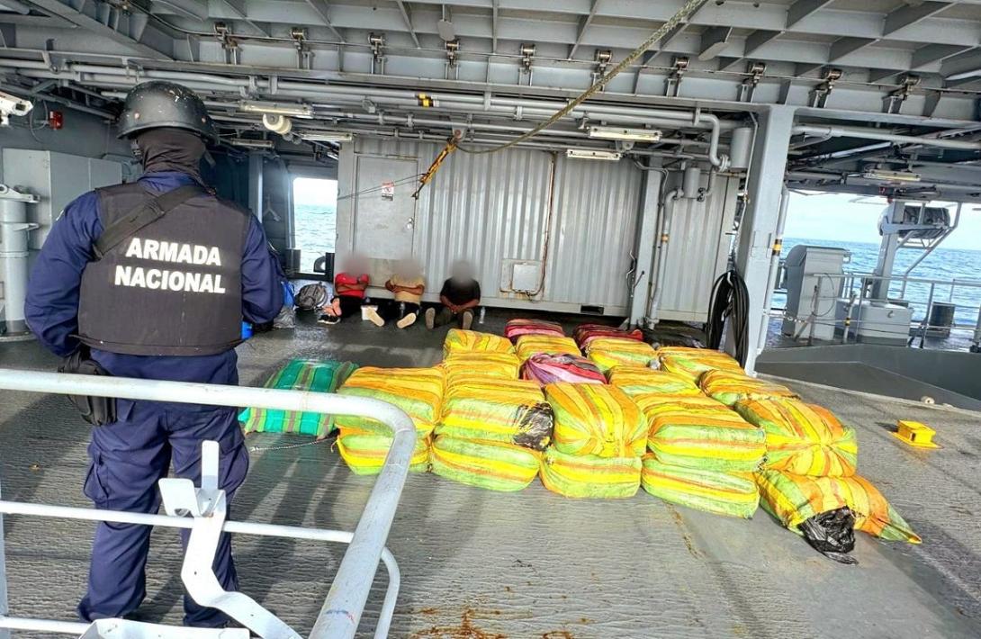 En el Valle del Cauca, Armada de Colombia interceptó una embarcación con cerca de dos toneladas de marihuana 