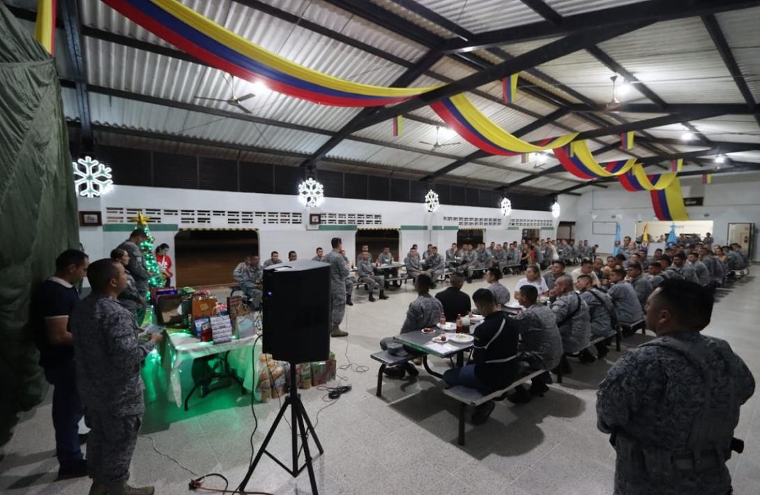 Soldados celebran una navidad inolvidable