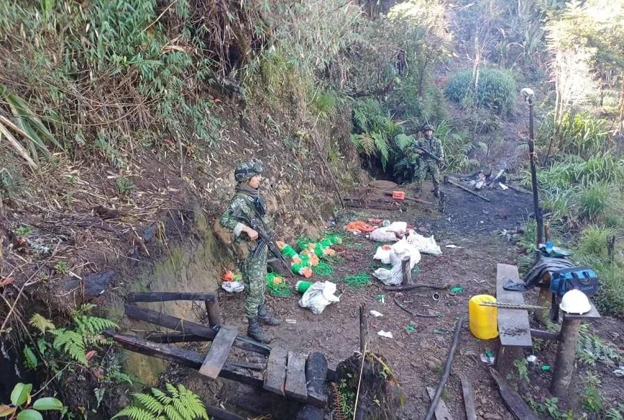 Tropas del Ejército Nacional hicieron el cierre técnico de 22 bocaminas de minería ilegal en los Farallones de Cali