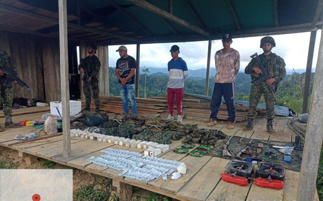 Ejército Nacional captura con material de guerra e intendencia 3 integrantes del Clan del Golfo, en el sur de Bolívar