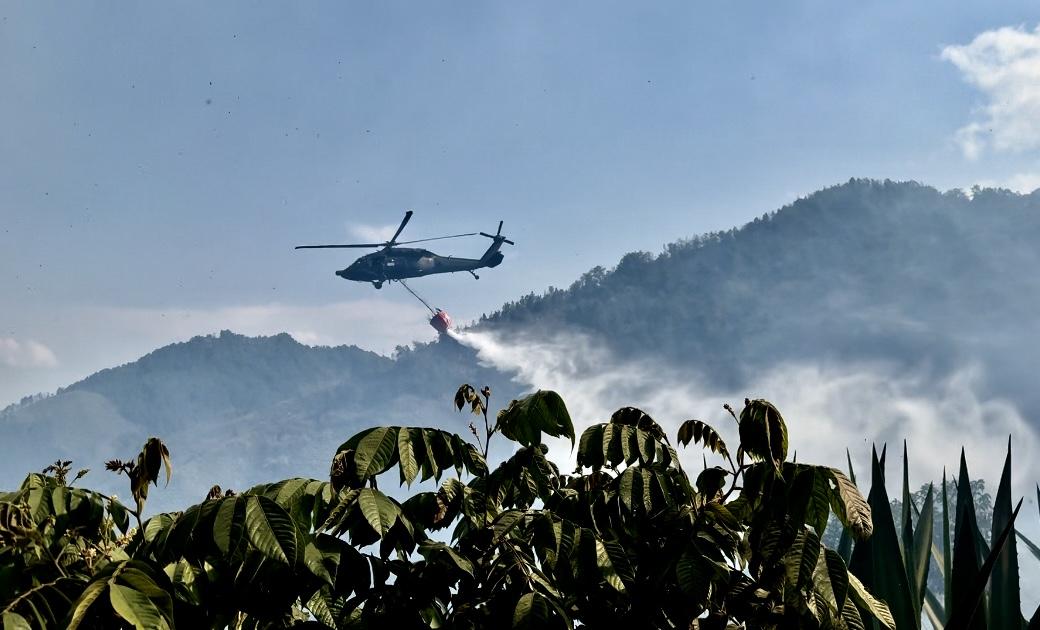 Operación aérea contribuye en la extinción de incendio en Pichindé, Cali