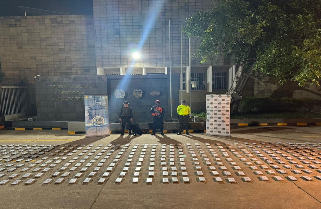 En Cartagena, incautados más de 450 kilogramos de cocaína ocultos en velero