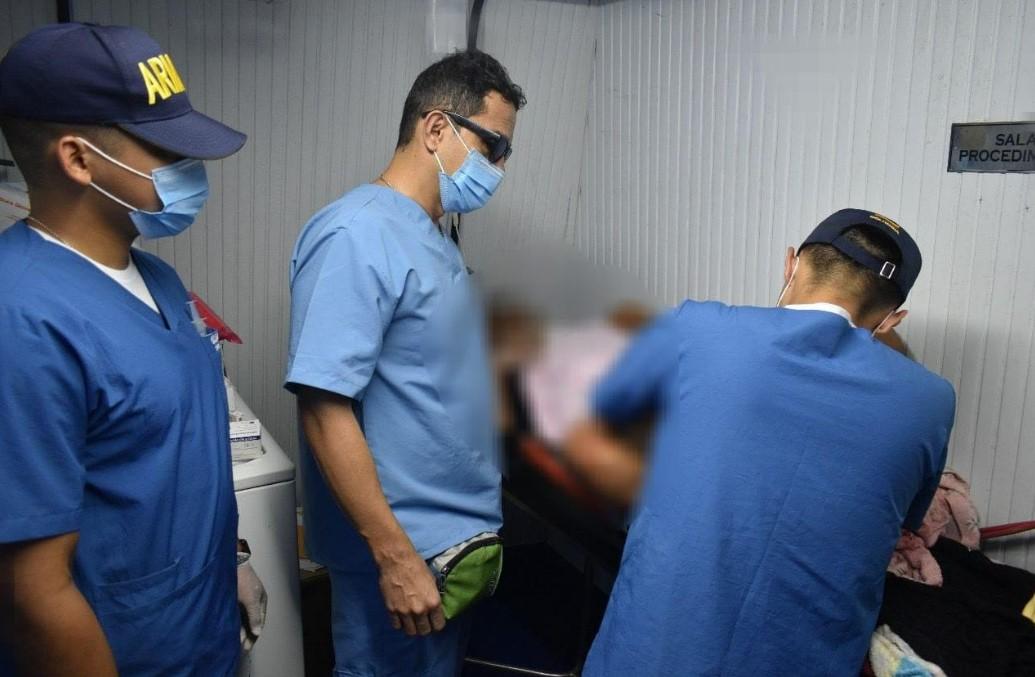 Armada de Colombia asistió a una mujer peruana que dio a luz en su vivienda