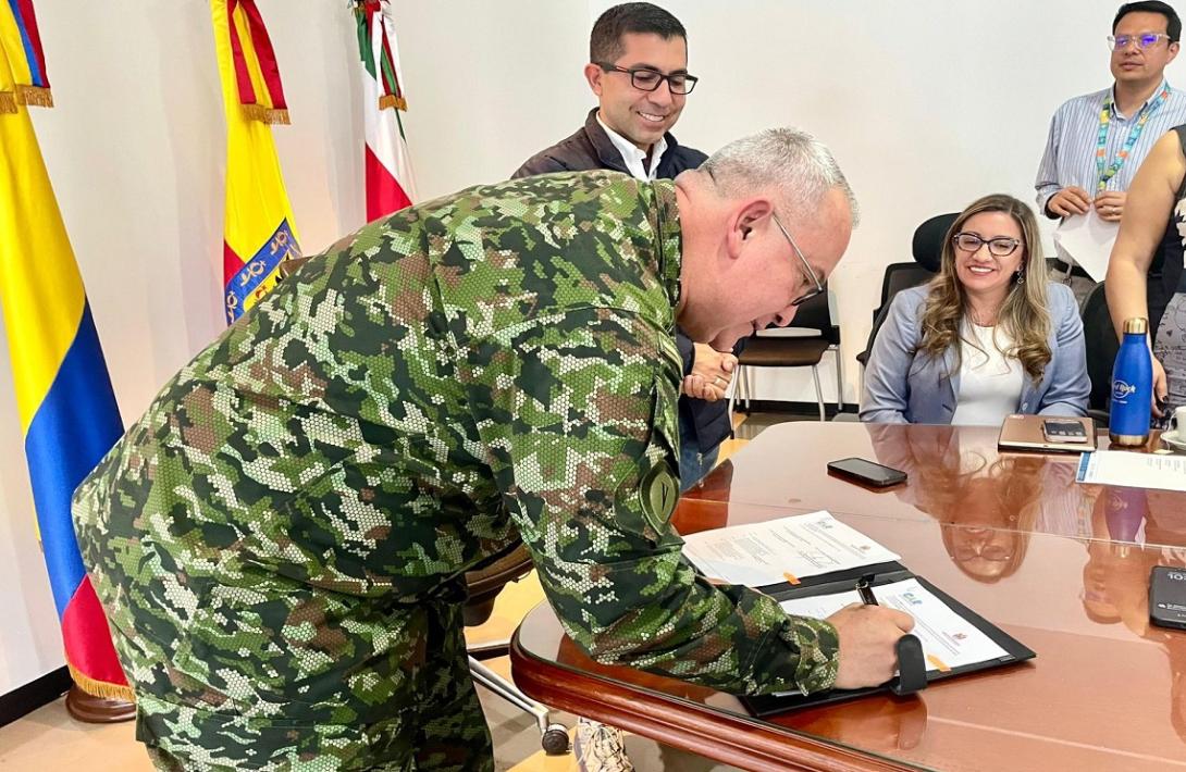 Brigada 13 y la CAR firman memorando de entendimiento para fortalecer la protección de los recursos naturales en Cundinamarca