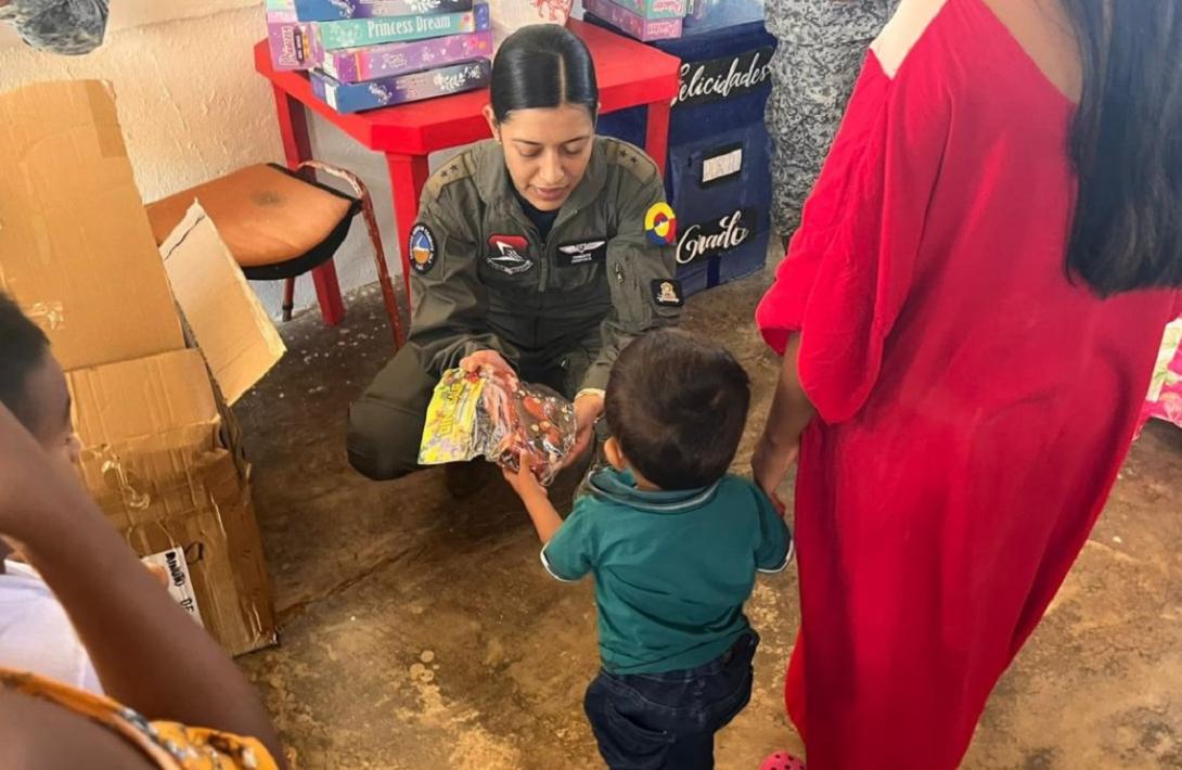 Entrega de regalos en La Guajira, fue realizada por la Fuerza Aeroespacial
