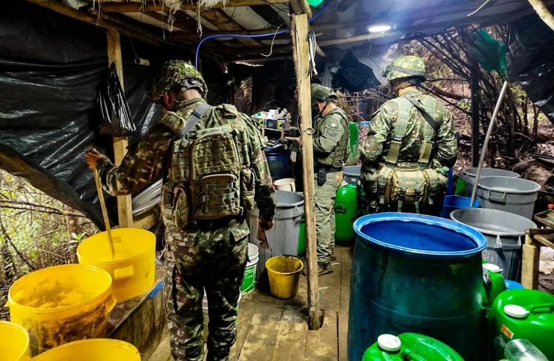 En Antioquia, Ejército Nacional desmantela laboratorio del Clan del Golfo que producía una tonelada de clorhidrato de cocaína al mes