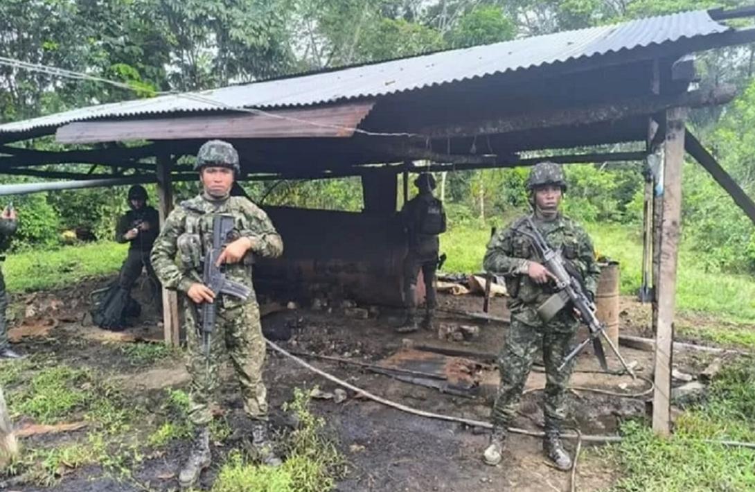 En Putumayo, el Ejército Nacional desmantela refinería ilegal de hidrocarburos construida artesanalmente por el GAO residual, Estructura 48