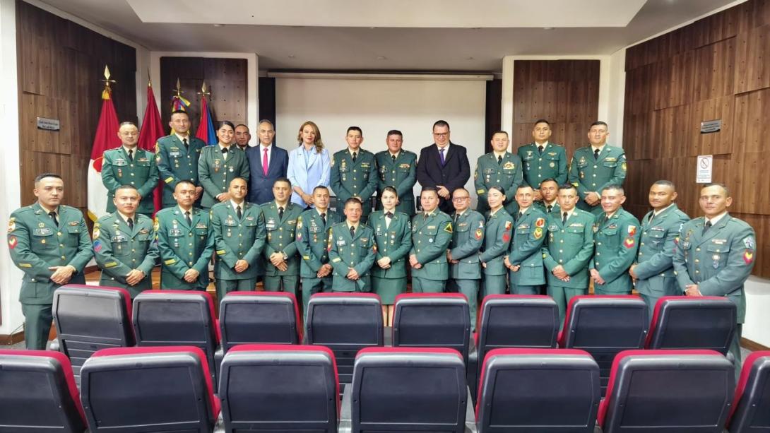 Escuela de Armas Combinadas del Ejército gradúa a 30 nuevos profesores militares