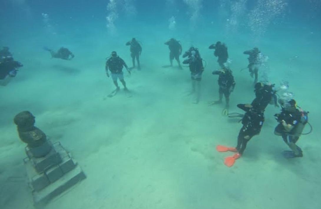 En San Andrés isla, Armada de Colombia inauguró primer busto sumergido en el mar caribe