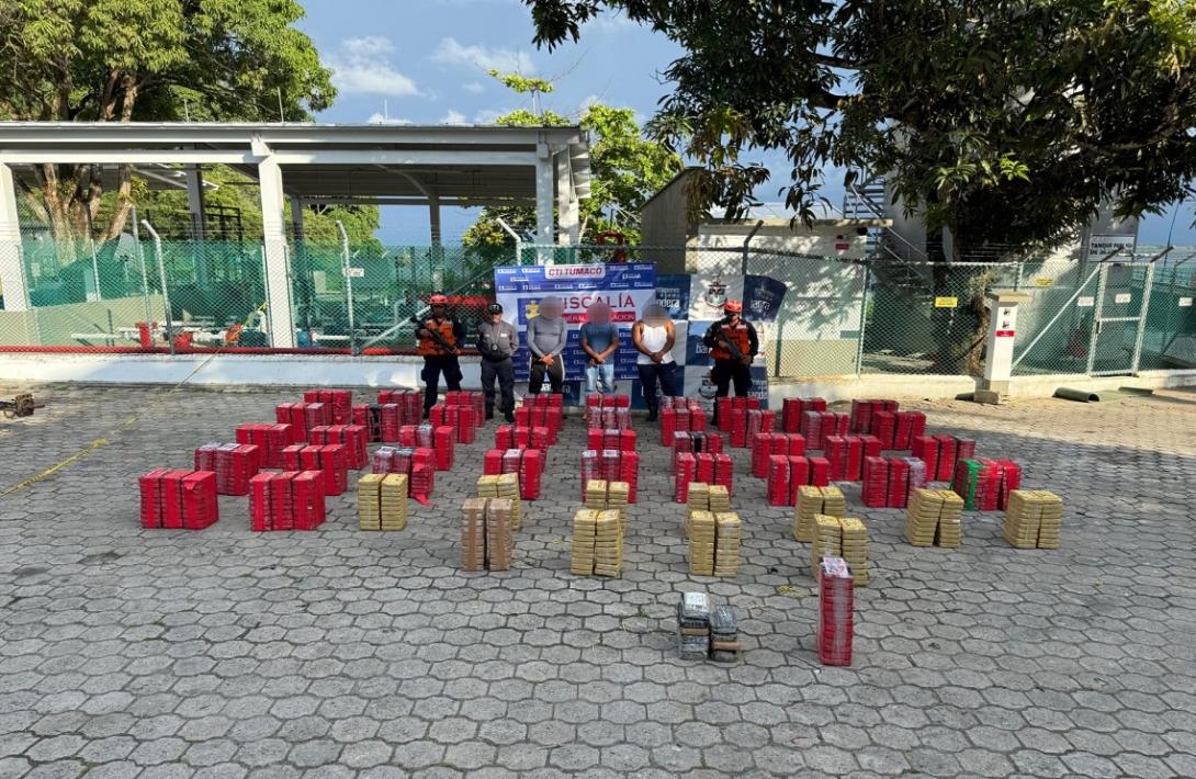A 70 millas náuticas de Tumaco, interceptada embarcación con más de una tonelada de clorhidrato de cocaína
