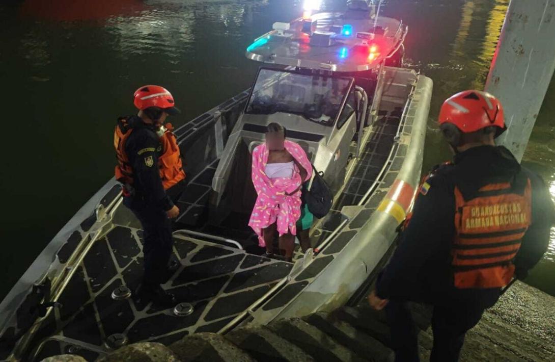En las últimas 48 horas, evacuadas en el Pacífico colombiano, dos mujeres por complicaciones médicas  En el marco de las operaciones de control y seguridad marítima integral, Unidades de la Armada de Colombia, llevaron a cabo la evacuación de dos mujeres,