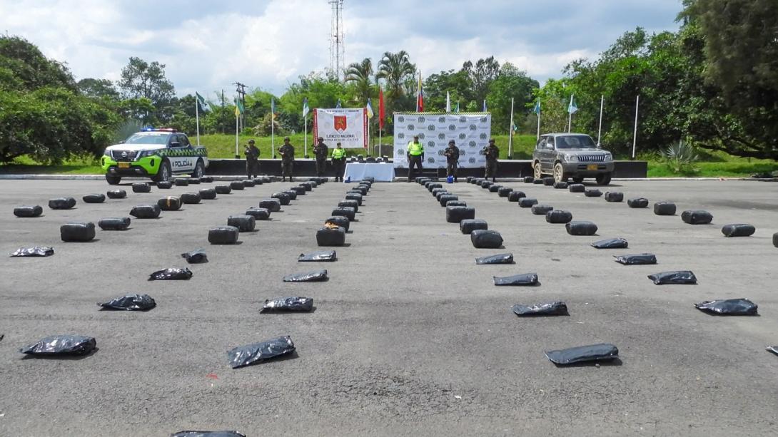     Presión militar obligó a conductor a abandonar vehículo cargado con 440 kilos de marihuana