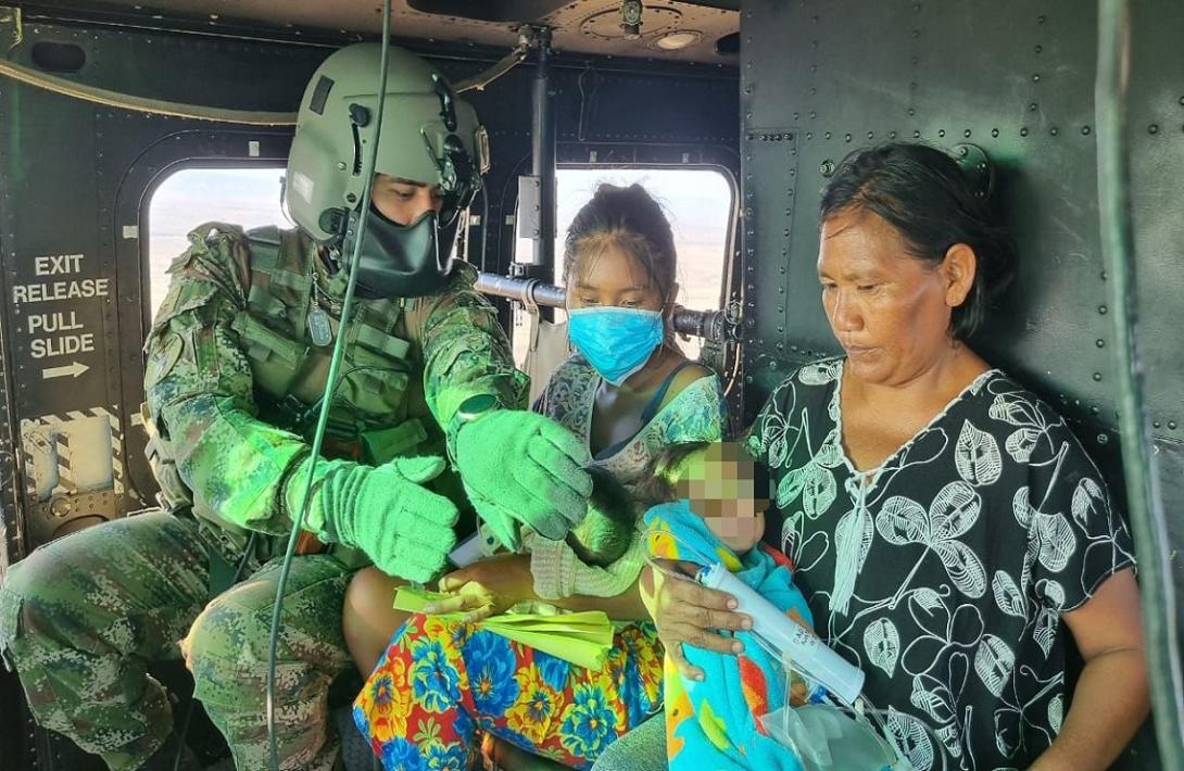 Ejército Nacional realiza evacuación aérea de menores wayúu por emergencia médica