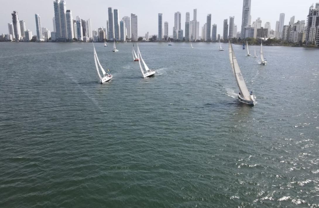 23 velas engalanaron la bahía de Cartagena en desarrollo de regata de los almirantes