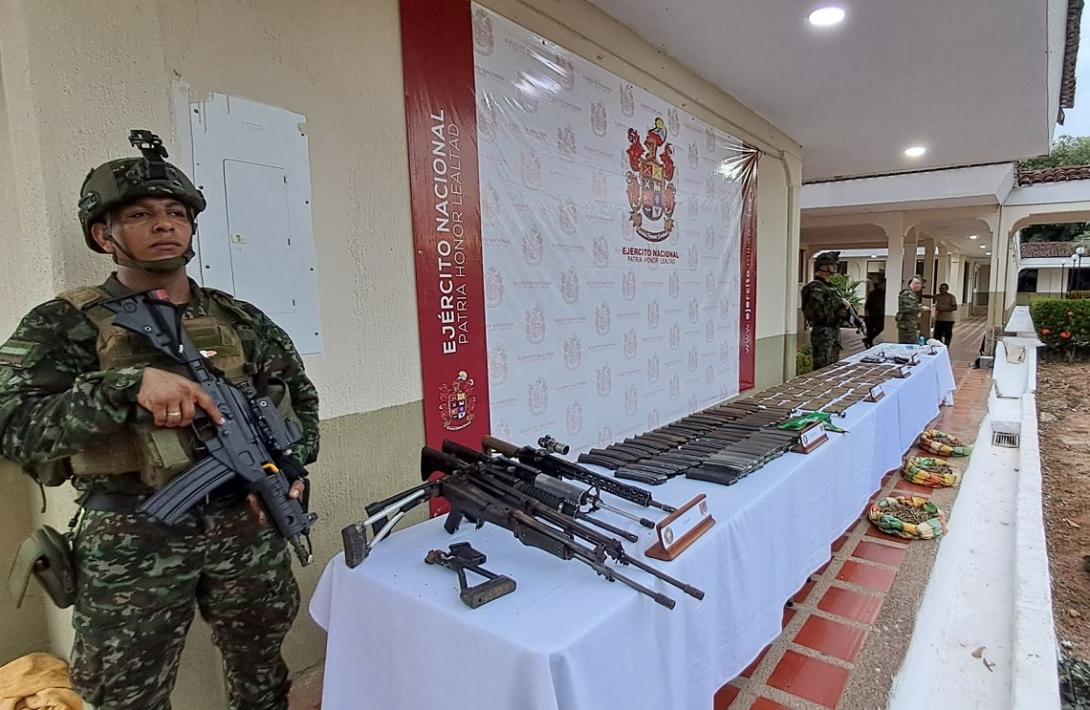 Golpe al GAO Clan del Golfo en Zaragoza, Antioquia: dos sometidos, un neutralizado y la incautación de un arsenal de guerra e intendencia 