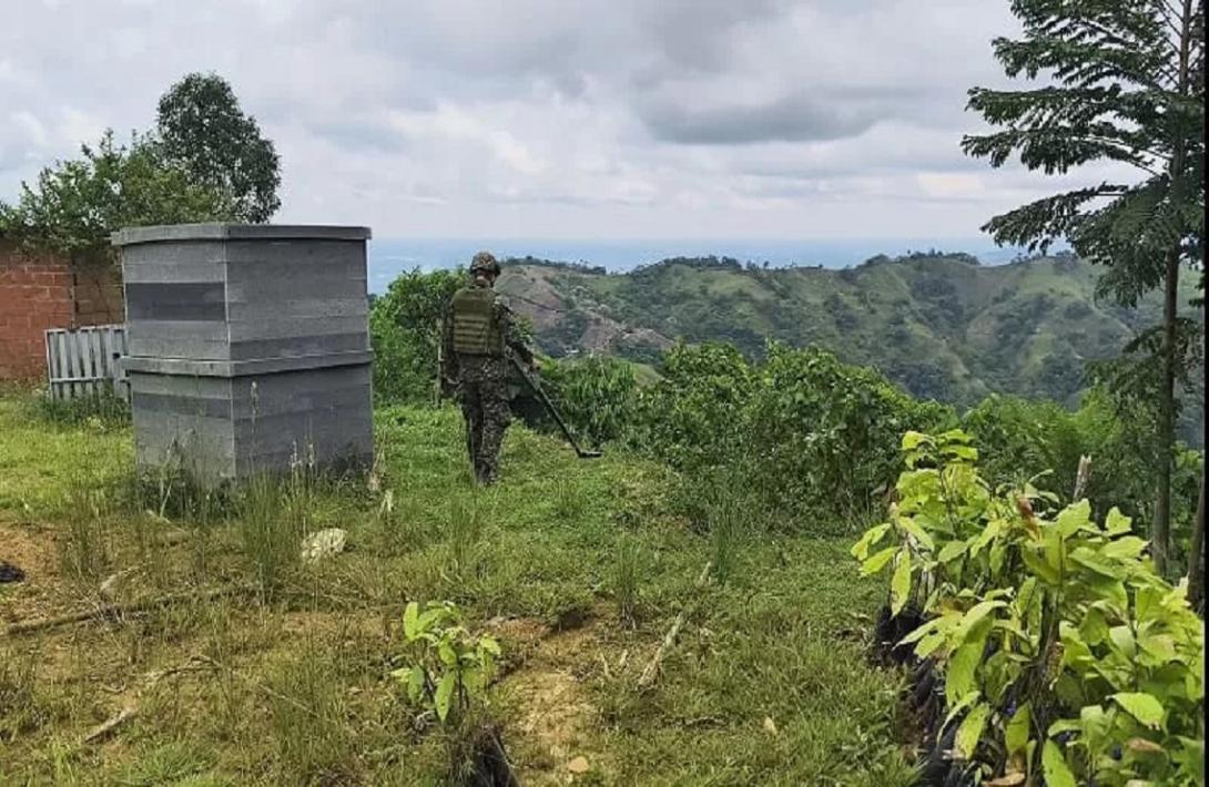 Ejército Nacional ubicó y neutralizó dos artefactos explosivos del ELN en zona rural de Valdivia, Antioquia