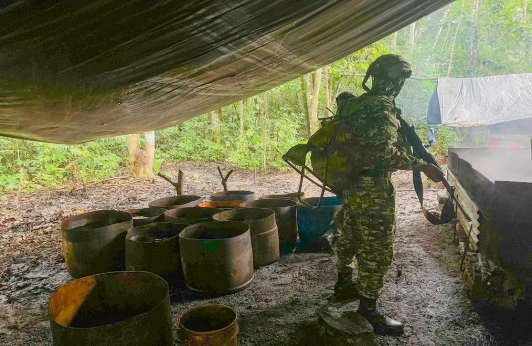 Ejército Nacional impide producción de 15 toneladas de cocaína con el hallazgo de más de 7.000 kilos de permanganato de potasio