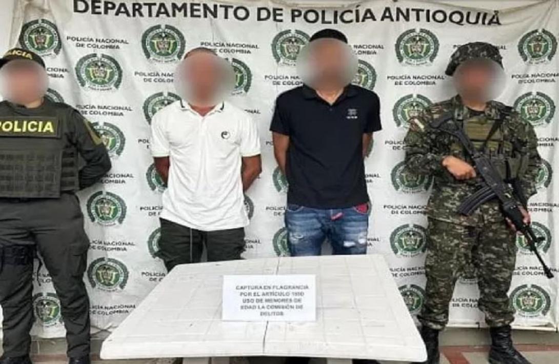 Ejército y Policía capturaron a dos integrantes del Clan del Golfo que pretendían reclutar a un menor de edad en Nechí, Antioquia
