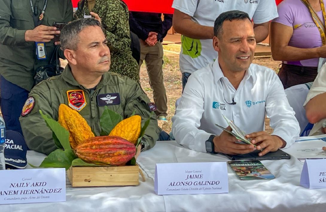 MinDefensa y campesinos del Catatumbo visitaron el exitoso proyecto Triángulo del Cacao