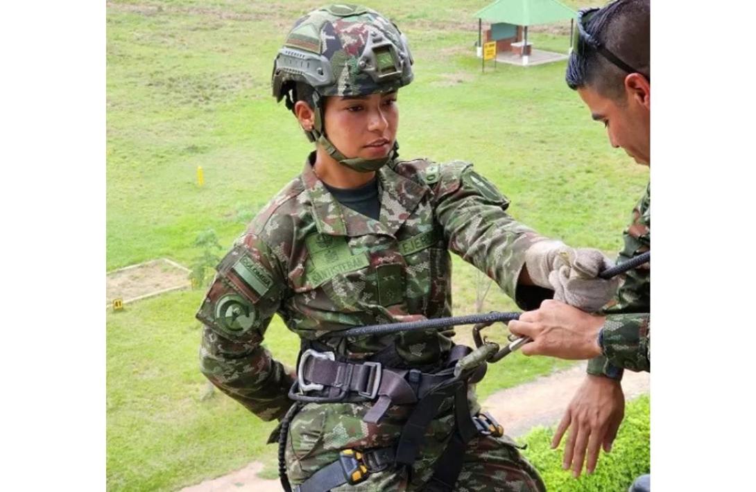 32 mujeres oficiales del Ejército Nacional culminan su curso de ascenso