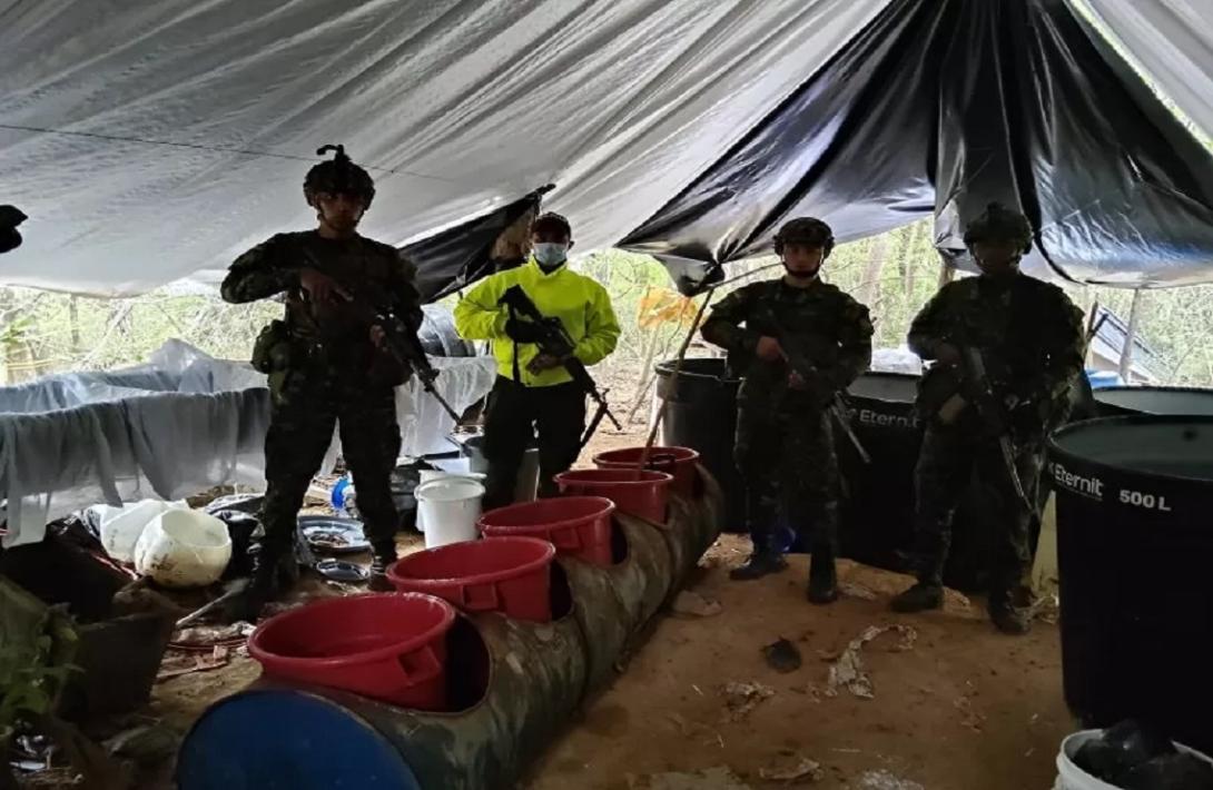 Ejército Nacional desmantela laboratorios de cocaína acondicionados en viviendas pertenecientes al GAO ELN en Norte de Santander