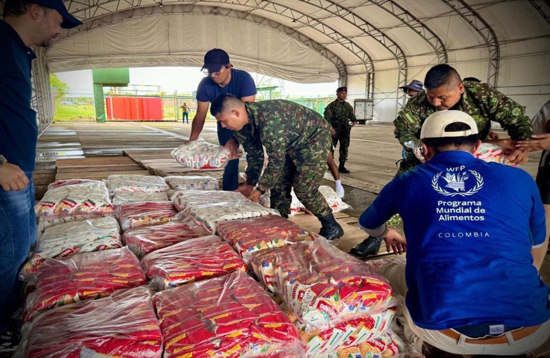 Más de 20.000 ayudas humanitarias entregó el Ejército Nacional en Guaviare, tras la ola invernal