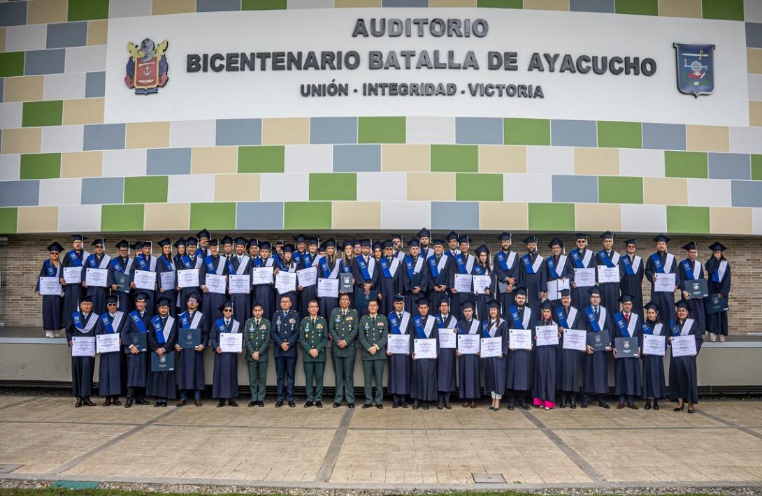 Escuela Superior de Guerra del Ejército gradúa a 58 nuevos líderes para la defensa del país