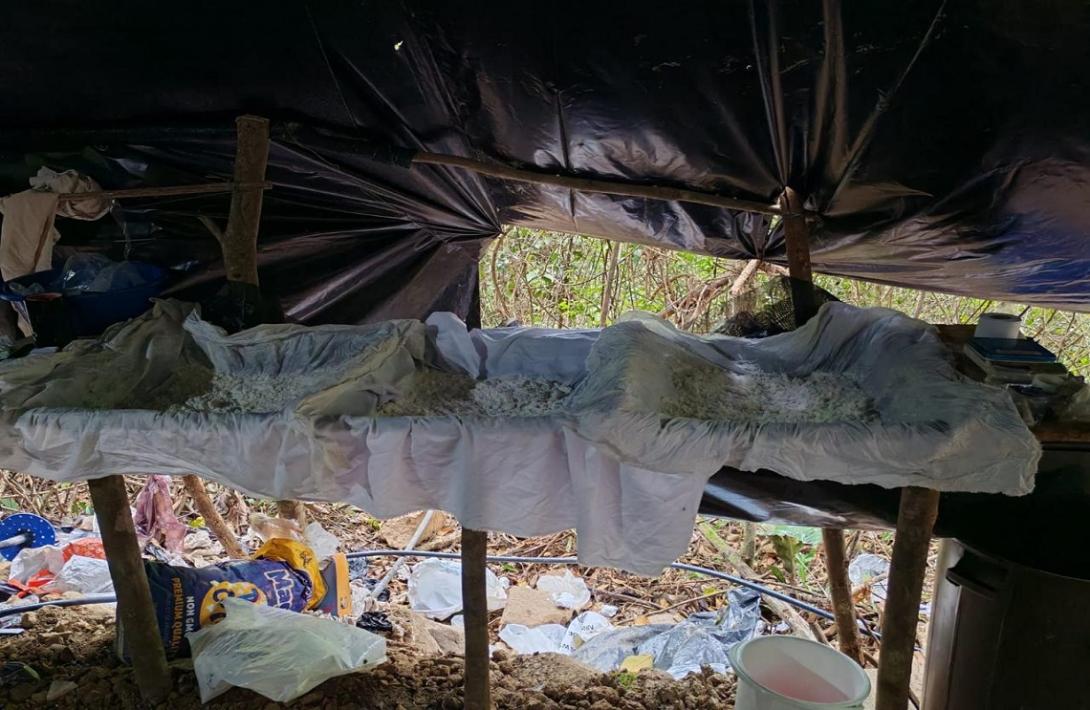 En tres construcciones para el narcotráfico, el Ejército Nacional incautó más de 500 kilos de cocaína al GAO ELN 