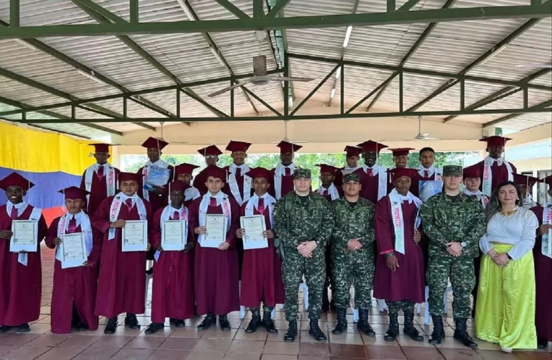 100 soldados del Ejército Nacional en Tumaco alcanzaron el sueño de obtener su título de bachiller