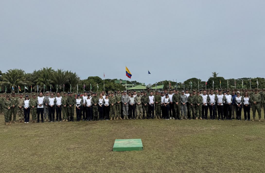En Coveñas – Sucre, cursos CAEM y CIDENAL realizan visita estratégica a la base de entrenamiento de Infantería de Marina