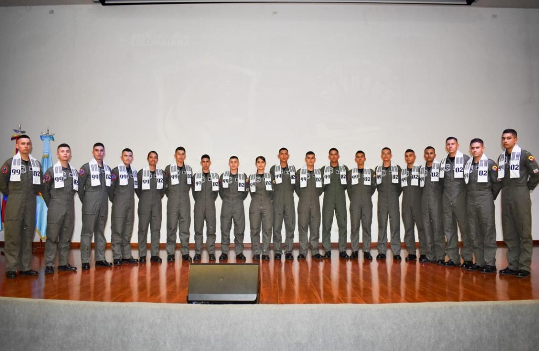 Cadete guatemalteco se entrena en Fuerza Aeroespacial Colombiana para ser piloto militar