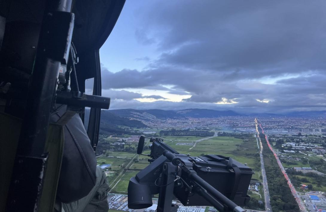 Patrullajes aéreos en vías principales de acceso a la capital