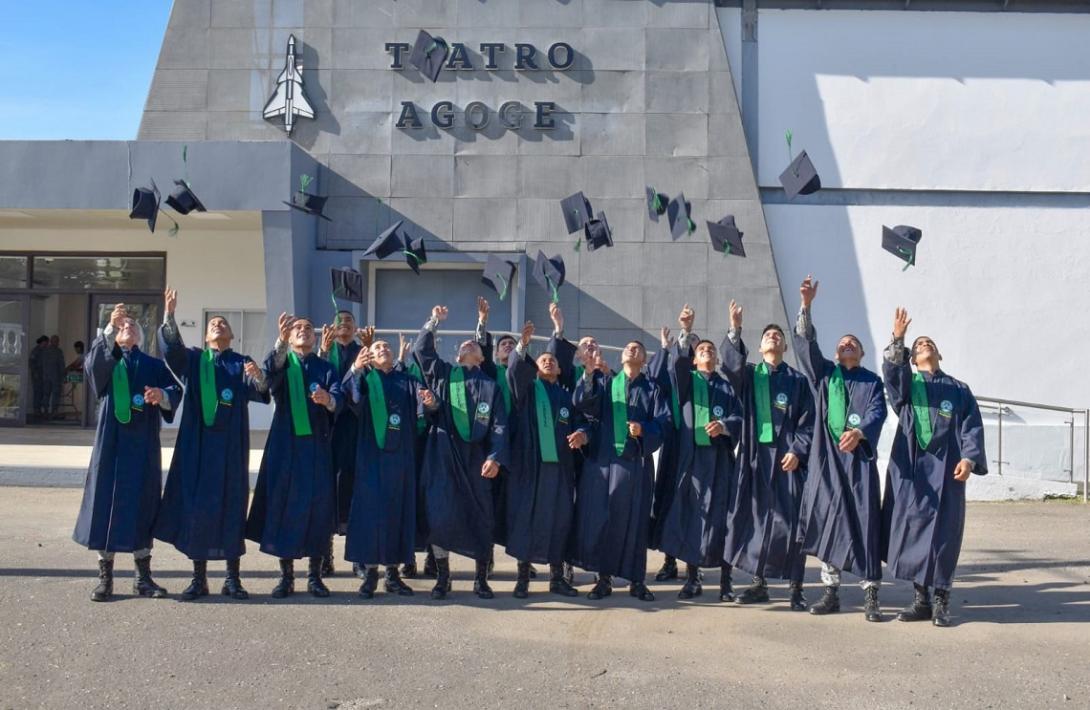Forjando un mejor futuro: Soldados de la Fuerza Aeroespacial culminan el bachillerato