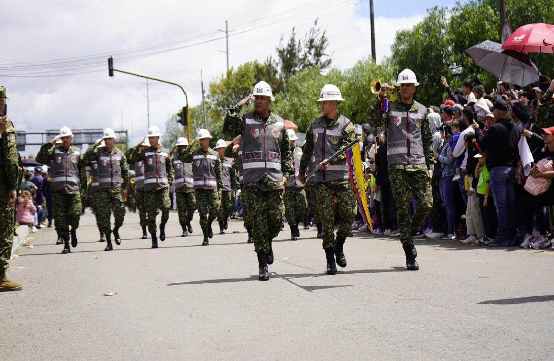 Fuerzas Militares celebran 215 años de Independencia con el desfile militar y de Policía