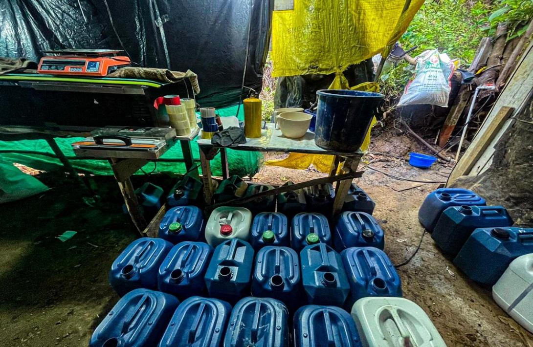 Un nuevo laboratorio para el procesamiento de clorhidrato de cocaína fue hallado por el Ejército Nacional en Antioquia