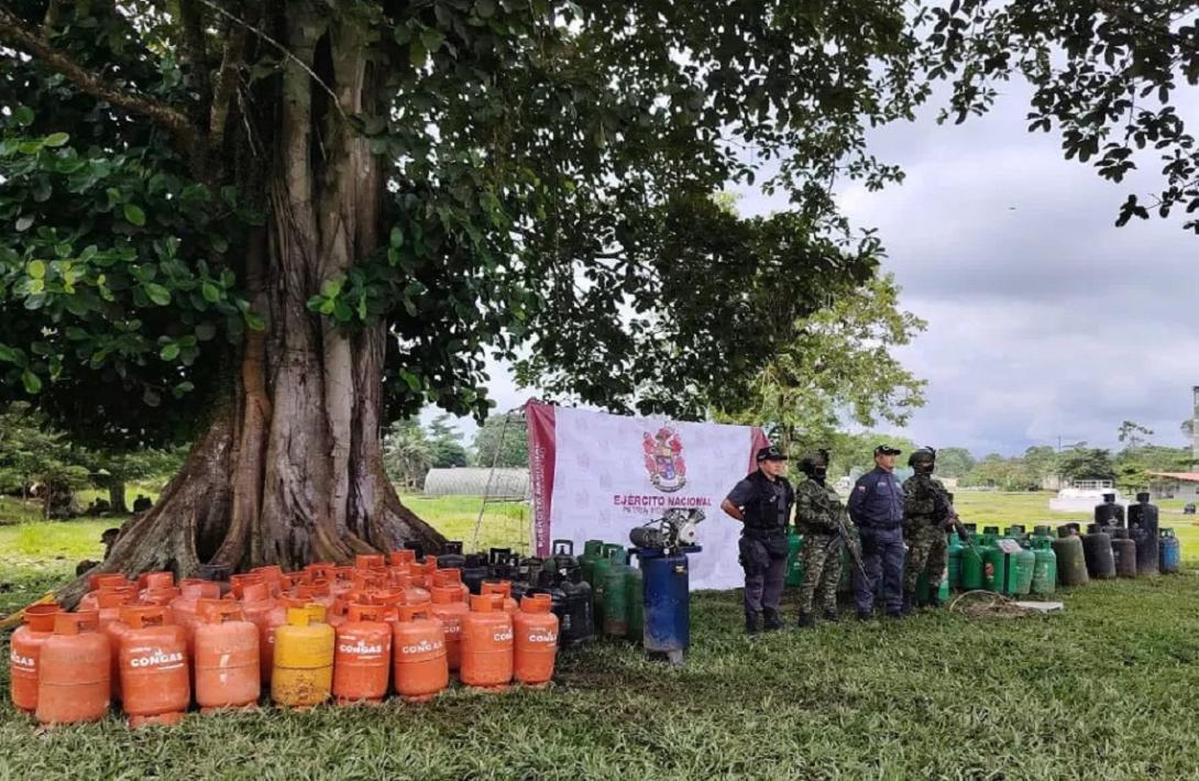 Ejército Nacional frustra atentado terrorista en Tumaco: se hallan 117 cilindros usados para fabricación de explosivos