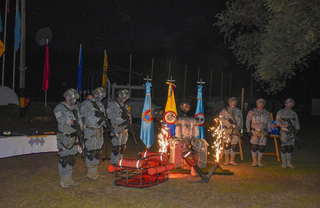 Durante misiones desafiantes, los rescatistas de la Fuerza Aeroespacial salvan vidas